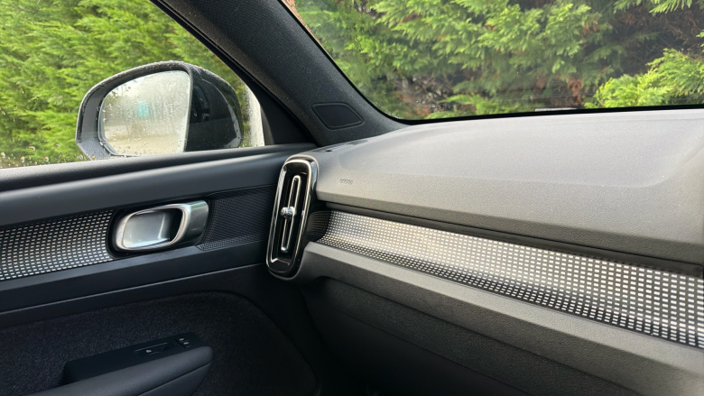 Volvo XC40 2.0 B3P Plus Dark 5dr Auto Petrol Estate